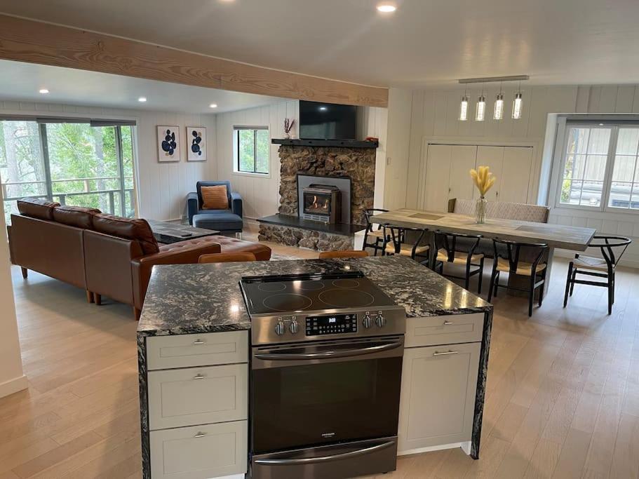 The River House Grants Pass Exterior photo