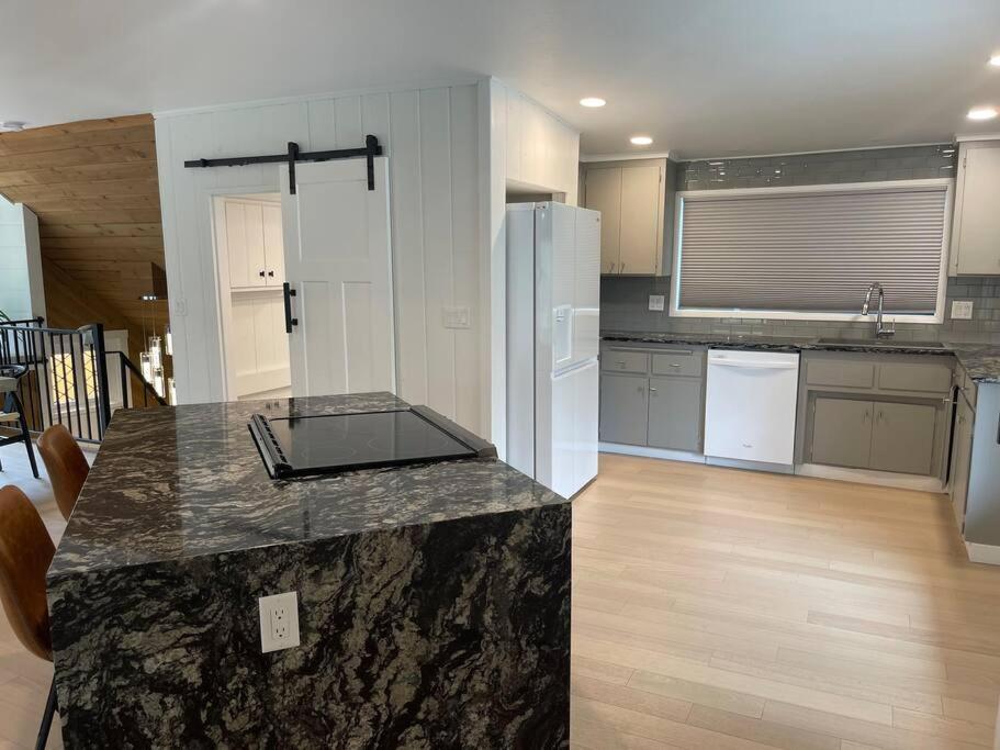 The River House Grants Pass Exterior photo