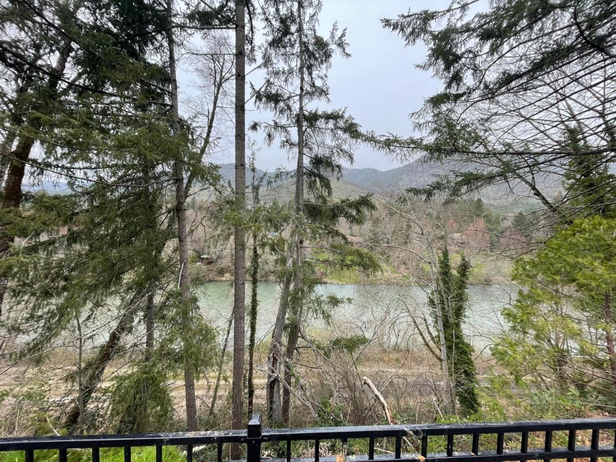 The River House Grants Pass Exterior photo